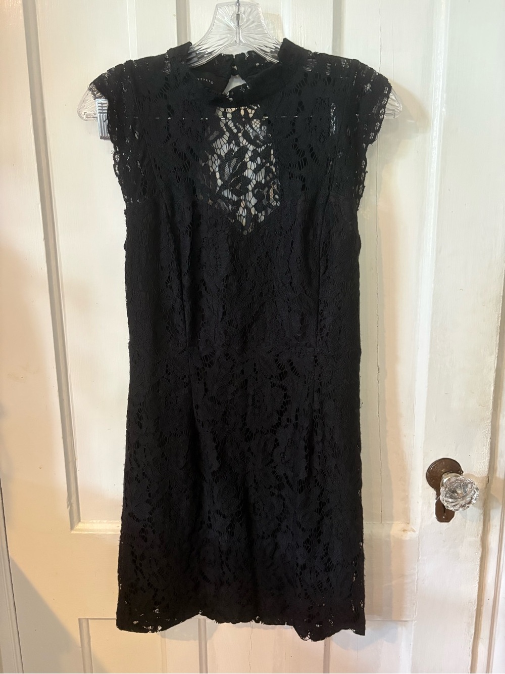 Simply Styled Black Lace Midi Dress with Keyhole back